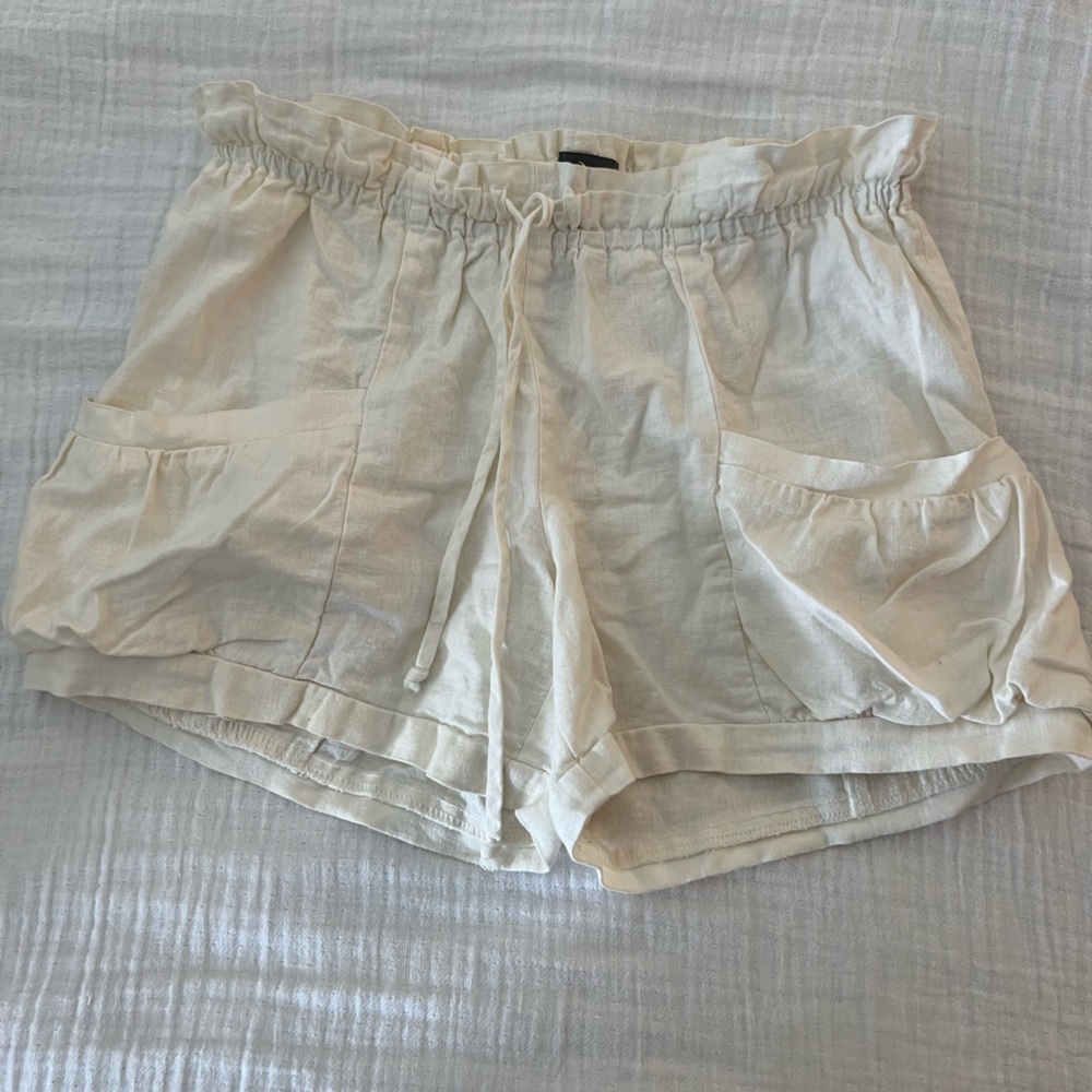 Dots Women Short color off white Size L
